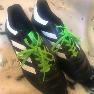 Adidas soccer Cleats: Men’s size 8/ Women’s 10